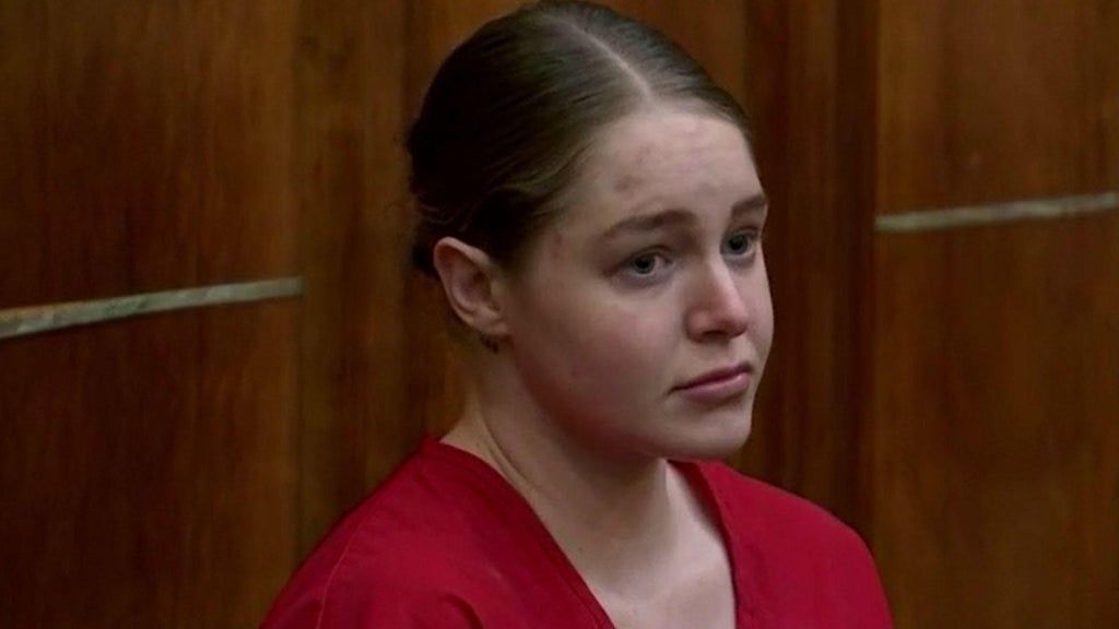 OnlyFans model Courtney Clenney accused of stabbing her boyfriend to death in 2022 reaches plea deal — CBS Miami, Weston Real Estate news