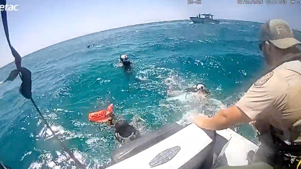 Video shows rescue of missing divers in Florida Keys after getting separated from boat — CBS Miami, Weston Government news