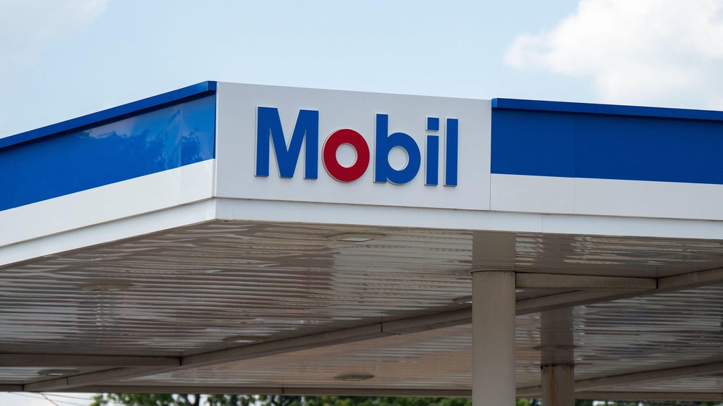 Woman pumping gas at Florida gas station set on fire by stranger, police say — CBS Miami, Weston Health news