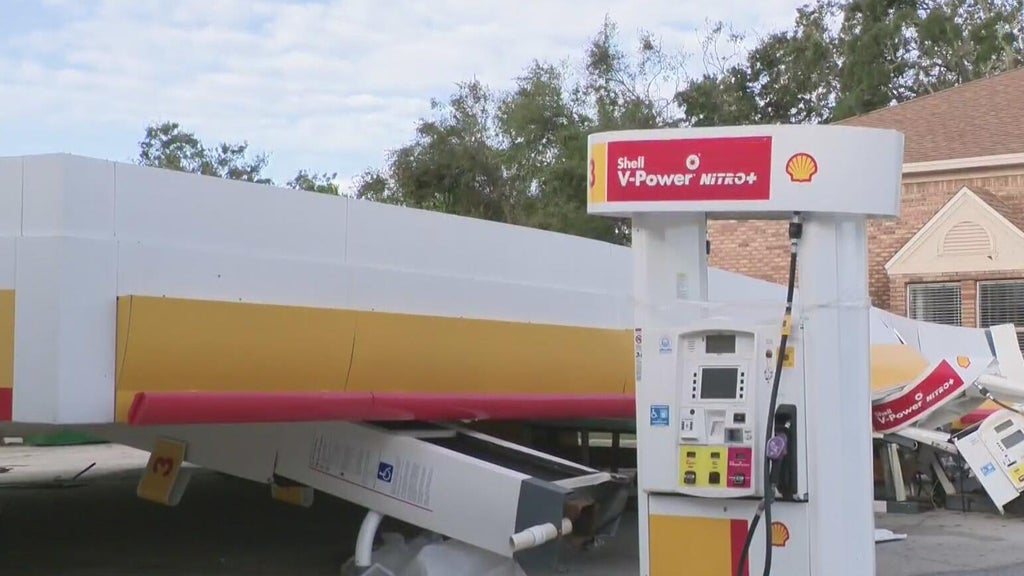 Hurricane Isaias damages homes and businesses along Florida Gulf Coast — CBS Miami, Weston Business news