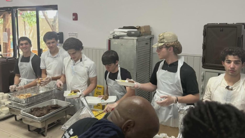 Nonprofit created by South Florida high school students goes far beyond helping those in need — CBS Miami, Weston Schools news