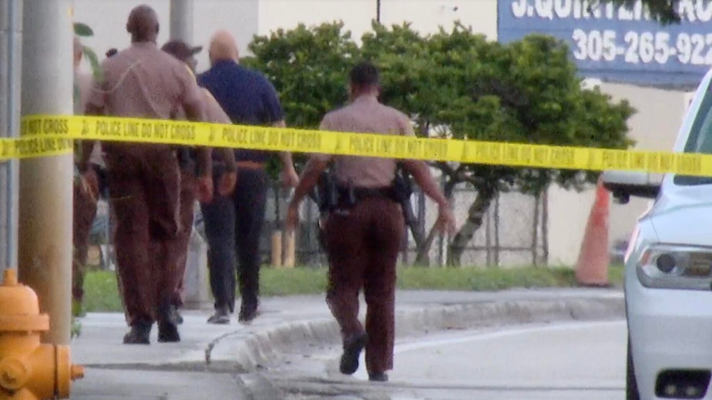 Driver found with gunshot wound after Northwest Miami-Dade crash, deputies say — CBS Miami, Weston Community news
