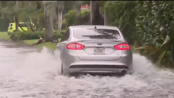 Heavy rain leaves flooded streets, hazardous driving conditions in Broward County — CBS Miami, Weston Community news