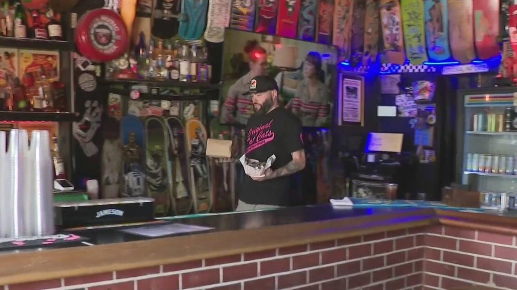 Fort Lauderdale proposes earlier closing times for downtown bars, facing pushback from business owners — CBS Miami, Weston Dining news