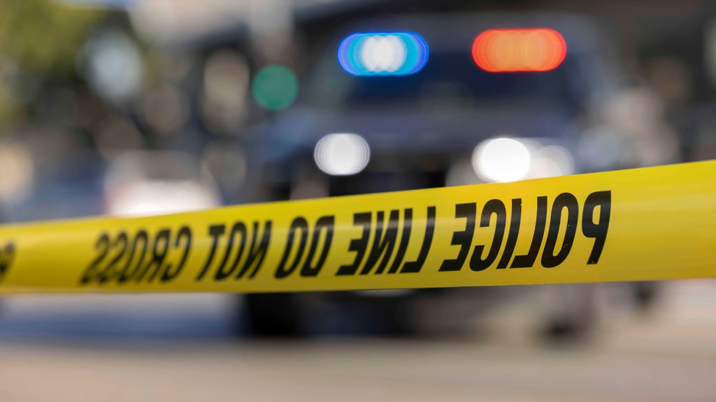 Deputies respond to reports of a person shot in southwest Miami-Dade neighborhood — CBS Miami, Weston Health news
