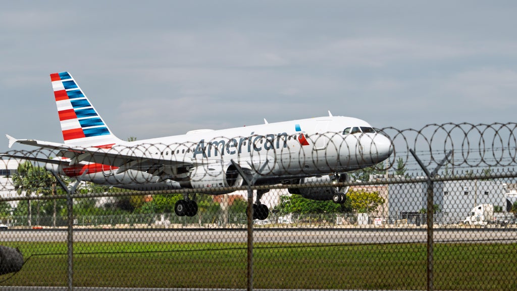 American Airlines flight to Guyana returns to Miami after passenger allegedly threatens crew — CBS Miami, Weston Community news