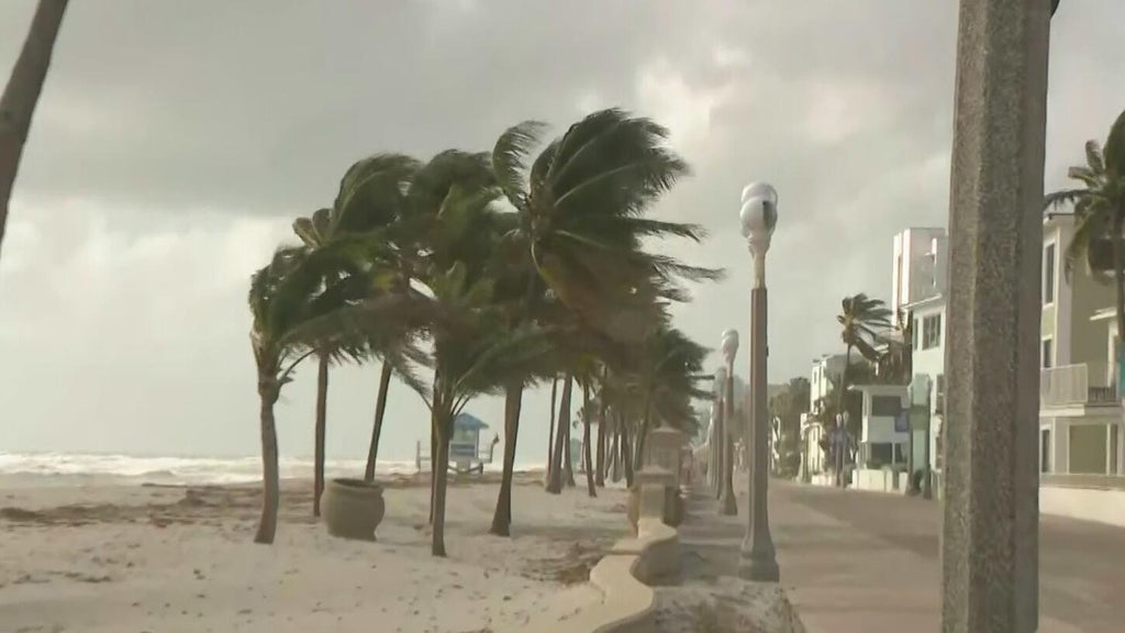 Strong wind, king tides send water surging inland leading to coastal flooding across South Florida — CBS Miami, Weston Business news