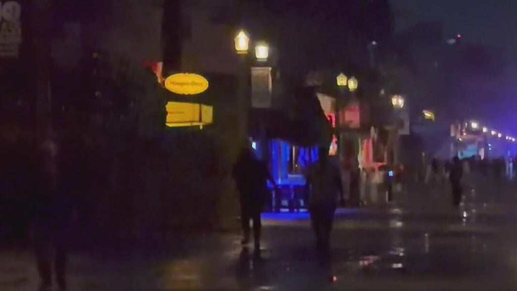King tides, heavy wind, and coastal flooding impacts South Florida on a soggy Sunday — CBS Miami, Weston Community news