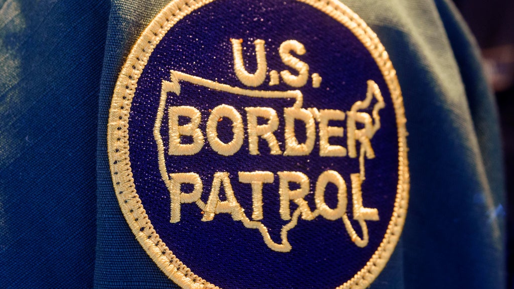 Border Patrol agents spotted at Florida early voting site were trying to cast ballots, election official says — CBS Miami, Weston Sports news