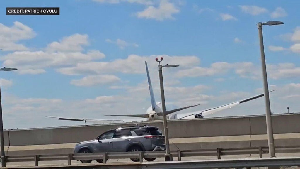 Video shows United flight strike truck on New Jersey Turnpike before landing at Newark Liberty Airport — CBS Miami, Weston Technology news