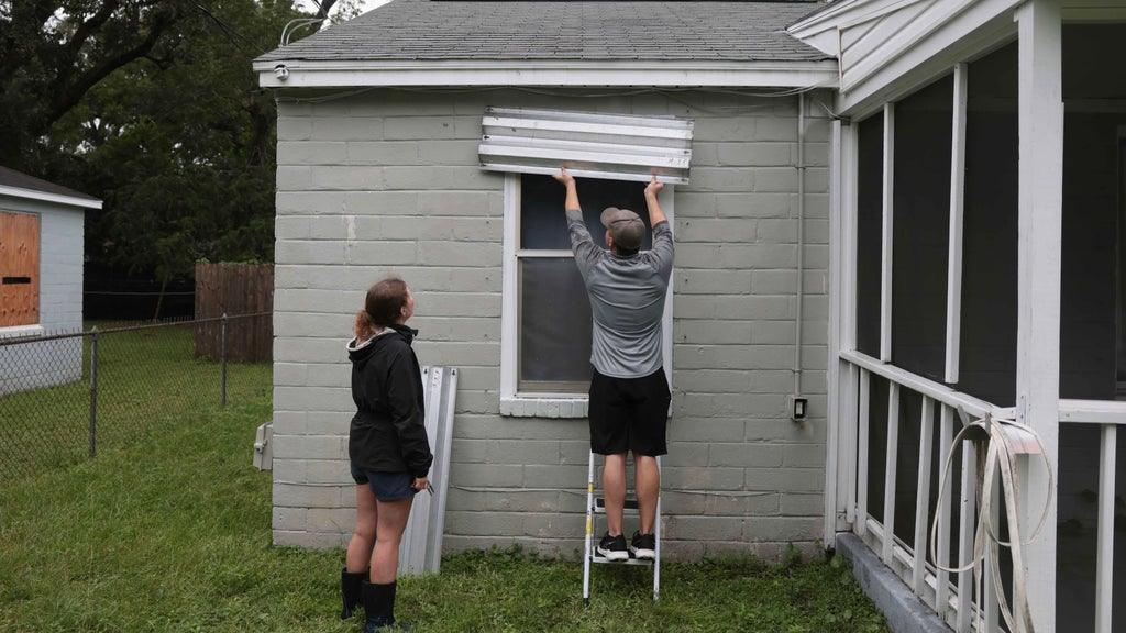 Dangerous Hurricane Isaias has Florida residents scrambling to prepare, evacuate ahead of storm's onslaught — CBS Miami, Weston Business news