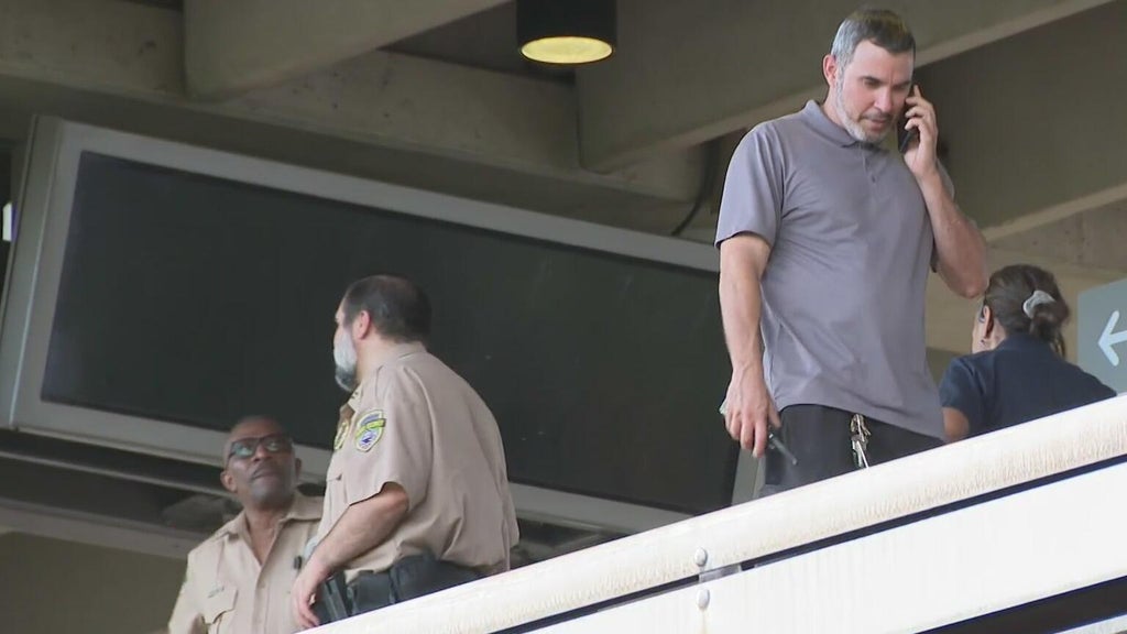 Man grazed by bullet after shooting at Metrorail station in Miami — CBS Miami, Weston Community news