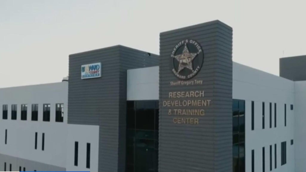 Broward mayor and comission considering taking legal action against BSO as budget battle heats up — CBS Miami, Weston Government news