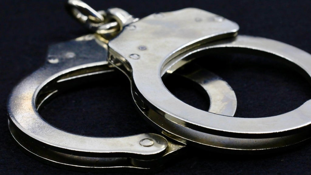 Miami-Dade father arrested, accused of starving and locking up his two children, deputies say — CBS Miami, Weston Real Estate news