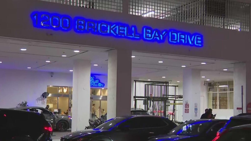Brickell condo owner calls building an "illegal hotel" as Miami issues notice of violation — CBS Miami, Weston Real Estate news