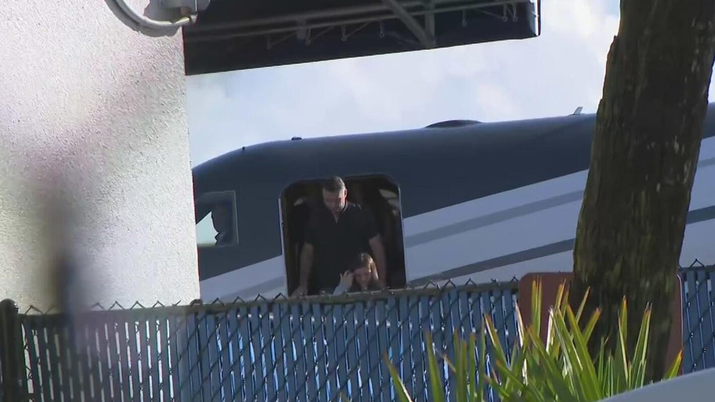 Defeated Brazilian presidential candidate Flávio Bolsonaro lands in Miami with family — Weston Community news