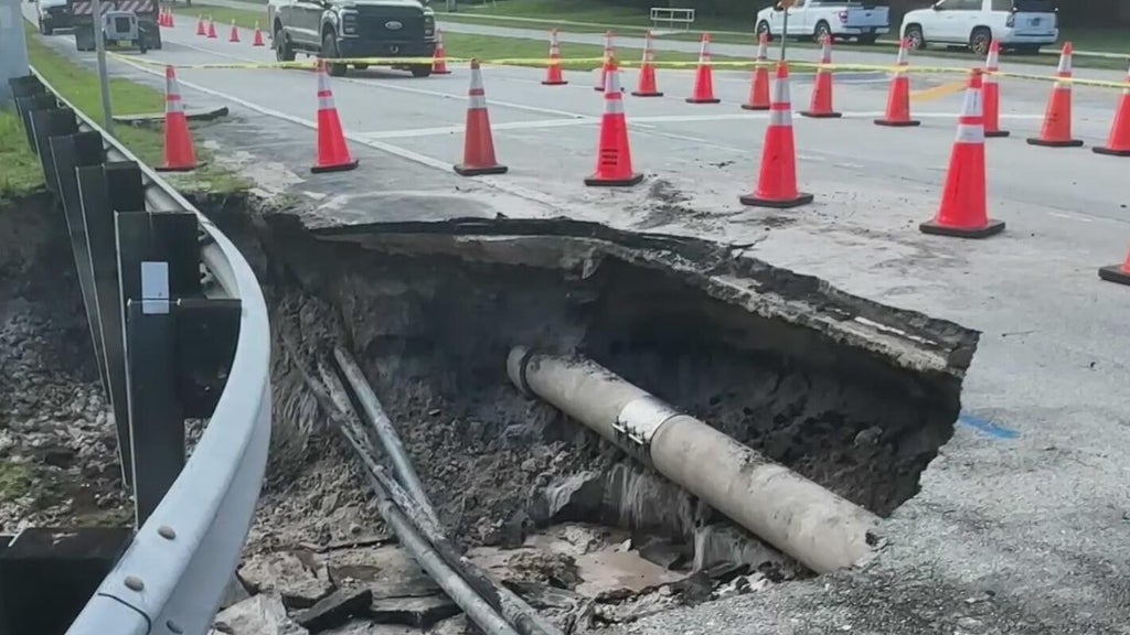 Crews work to repair Davie road that collapsed after major water main break — Weston Community news