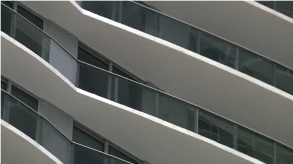 9th floor balcony fire at Miami high-rise forces man and his 2 dogs to flee building early in the morning — CBS Miami, Weston Community news
