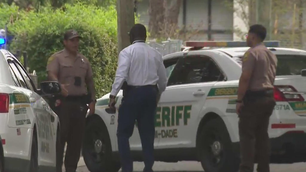 Man found dead in lot owned by South Florida church after workers notice foul odor, deputies say — CBS Miami, Weston Health news