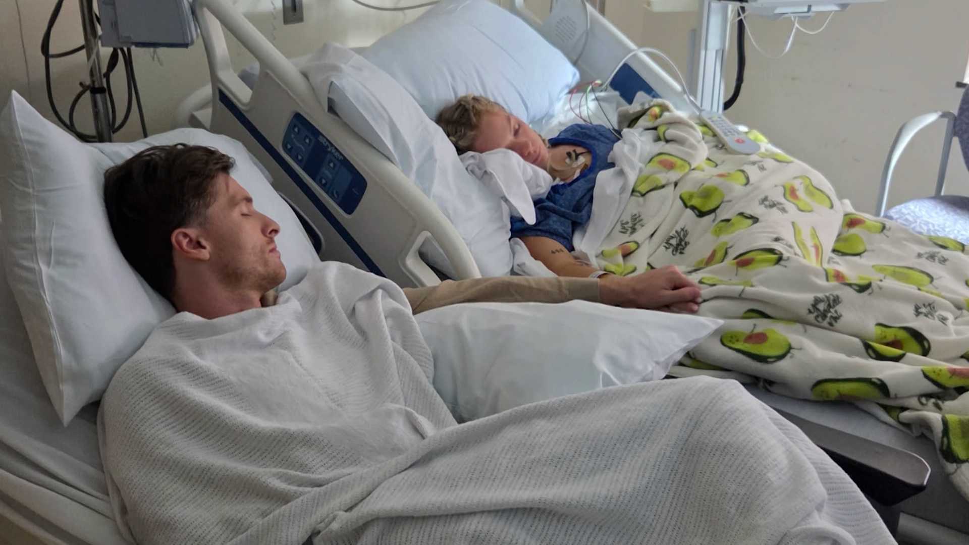 Groom carries bride to altar after she suffers rare artery tear, stroke on wedding day — WESH 2 Orlando