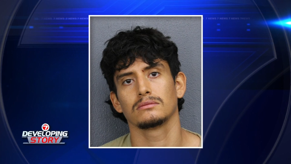 Man arrested after being accused of fatally stabbing his mother in Tamarac — WSVN 7 Broward, Weston Community news