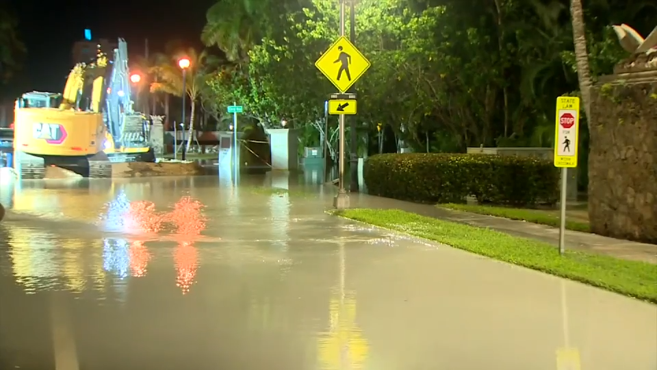 Crews investigate water leak along Las Olas Blvd at Coral Way; no reported service outage — WSVN 7 Broward, Weston Community news